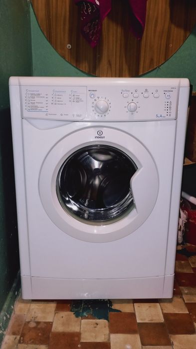 Стиральная машина INDESIT IWSB 5105