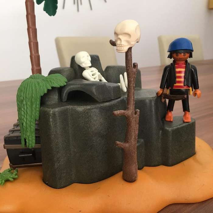 Brinquedo Playmobil: Ilha Pirata c/ Boneco + Acessórios