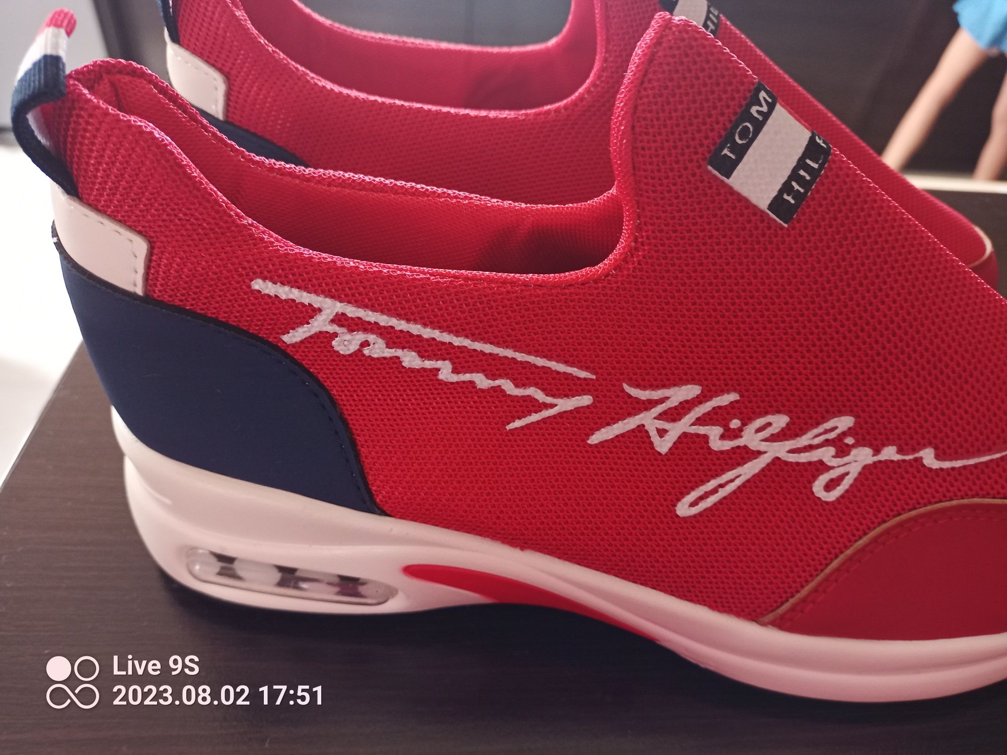 Sneakersy czerwone stylizowane na Tommy Hilfinger r. 36-37