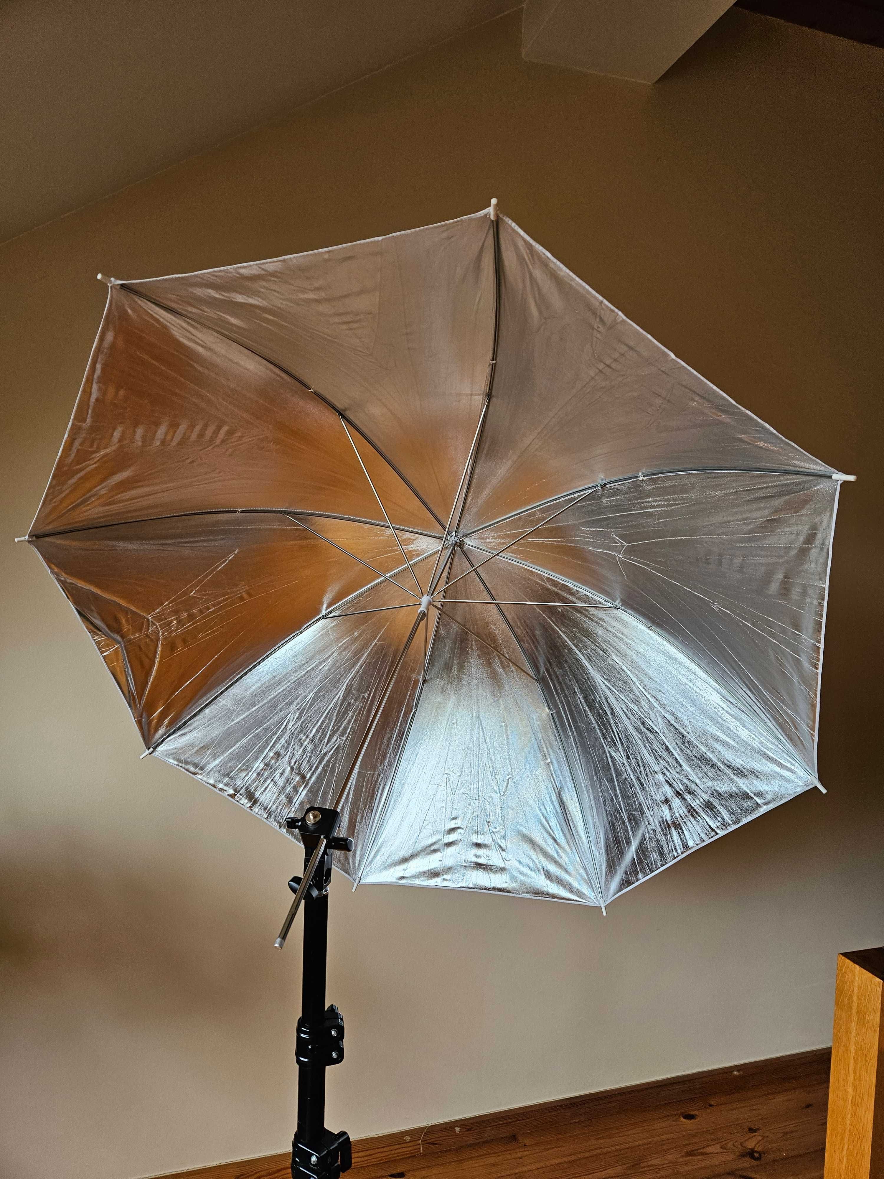 Dwie parasolki fotograficzne srebrna 110 biała 90