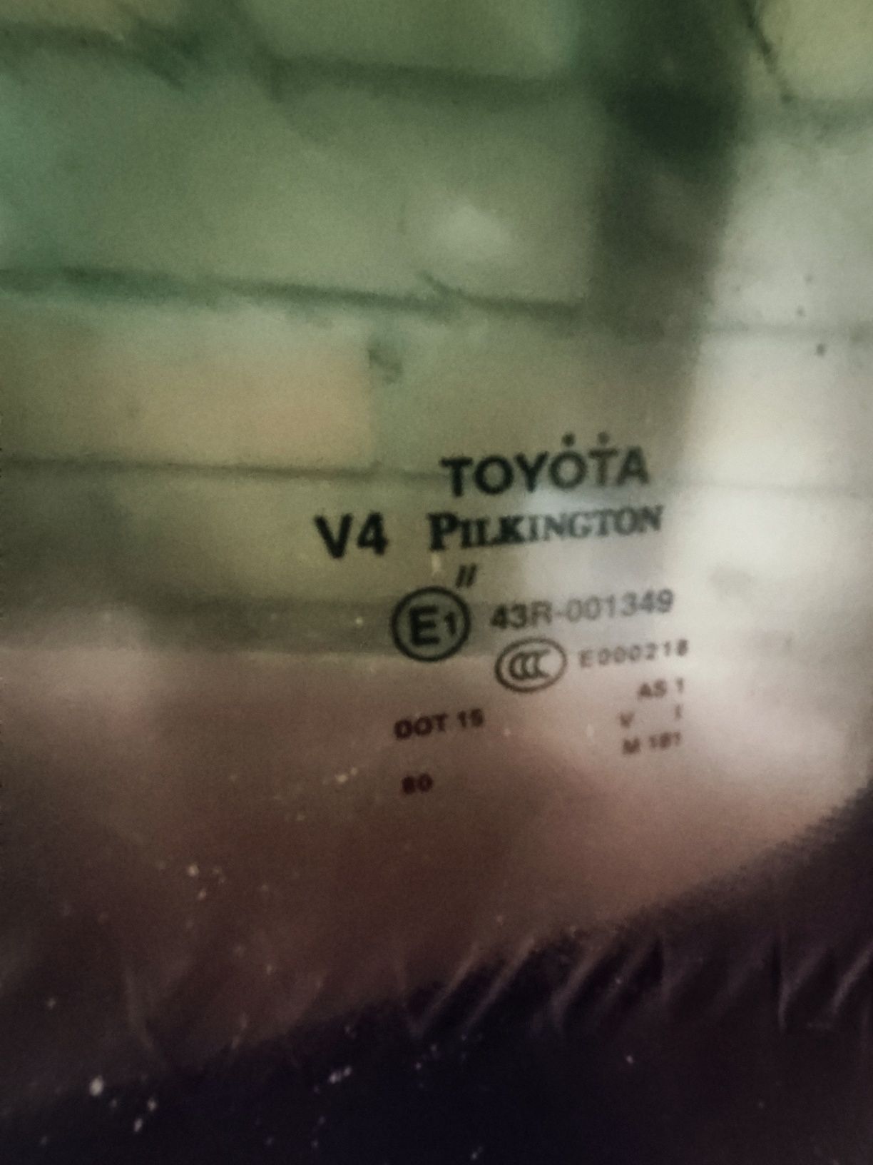 Вітрове скло Toyota Venza 2013-2016рік оригінал