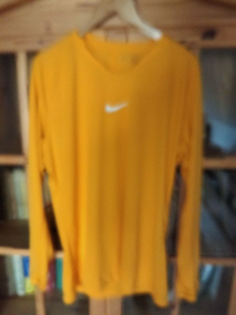 Sprzedam koszulkę sportową firmy Nike