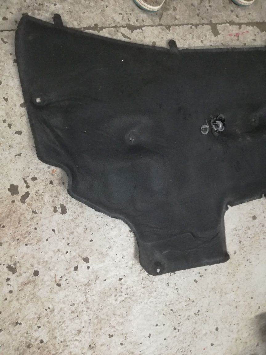 Wygłuszenie podbitka maski pokrywy silnika Ford Fiesta Mk7 VII osłona