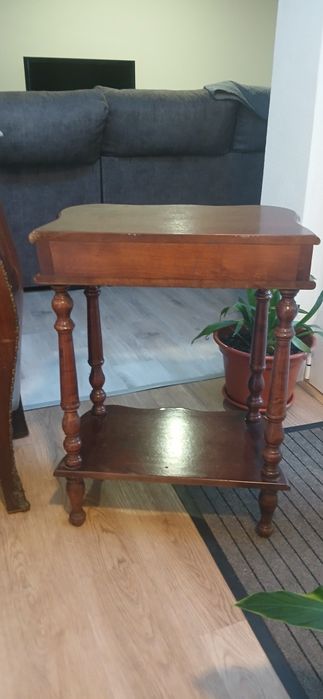 Mesa de apoio- criado-mudo