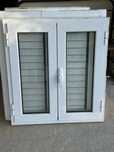 Janelas em aluminio com vidro duplo e portadas exteriores