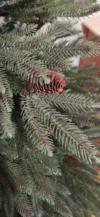 Ялинка 180 см штучна лита з шишками