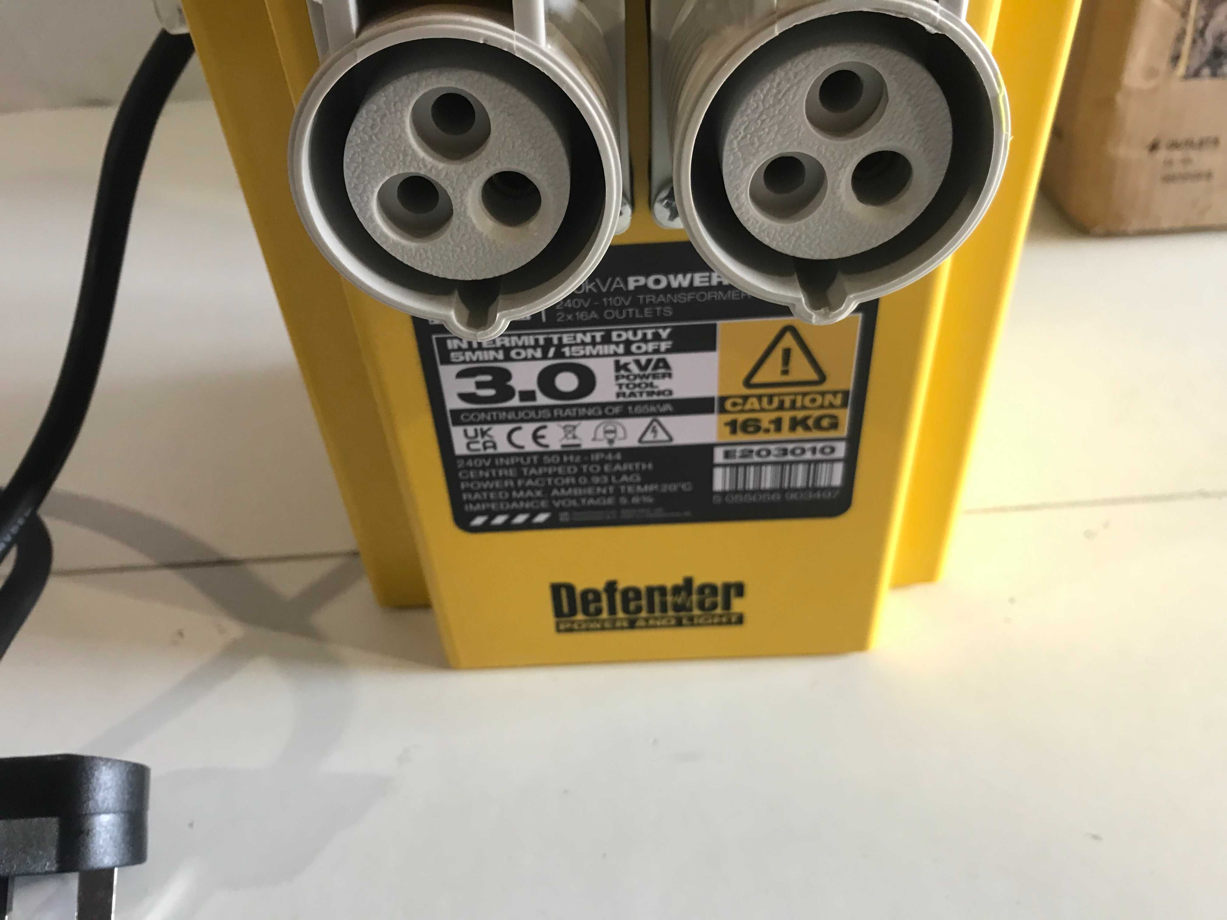 Трансформатор для електроінструментів Defender 3.0KVA, 2 розетки 16A