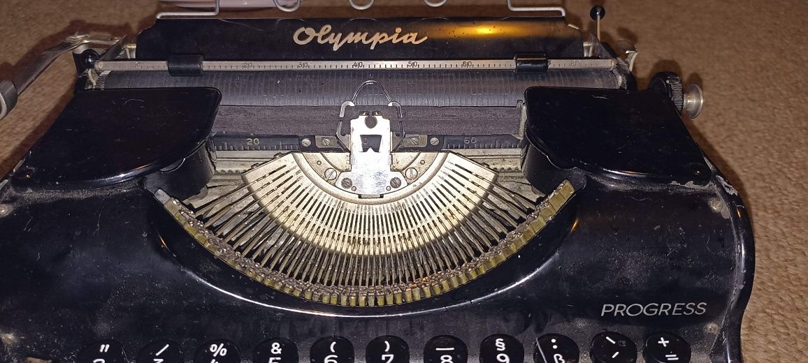 Maszyna do pisania walizkowa Olimpia Progress antyk