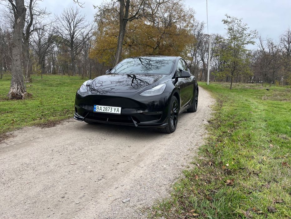 Tesla Y - автомобіль 2021р