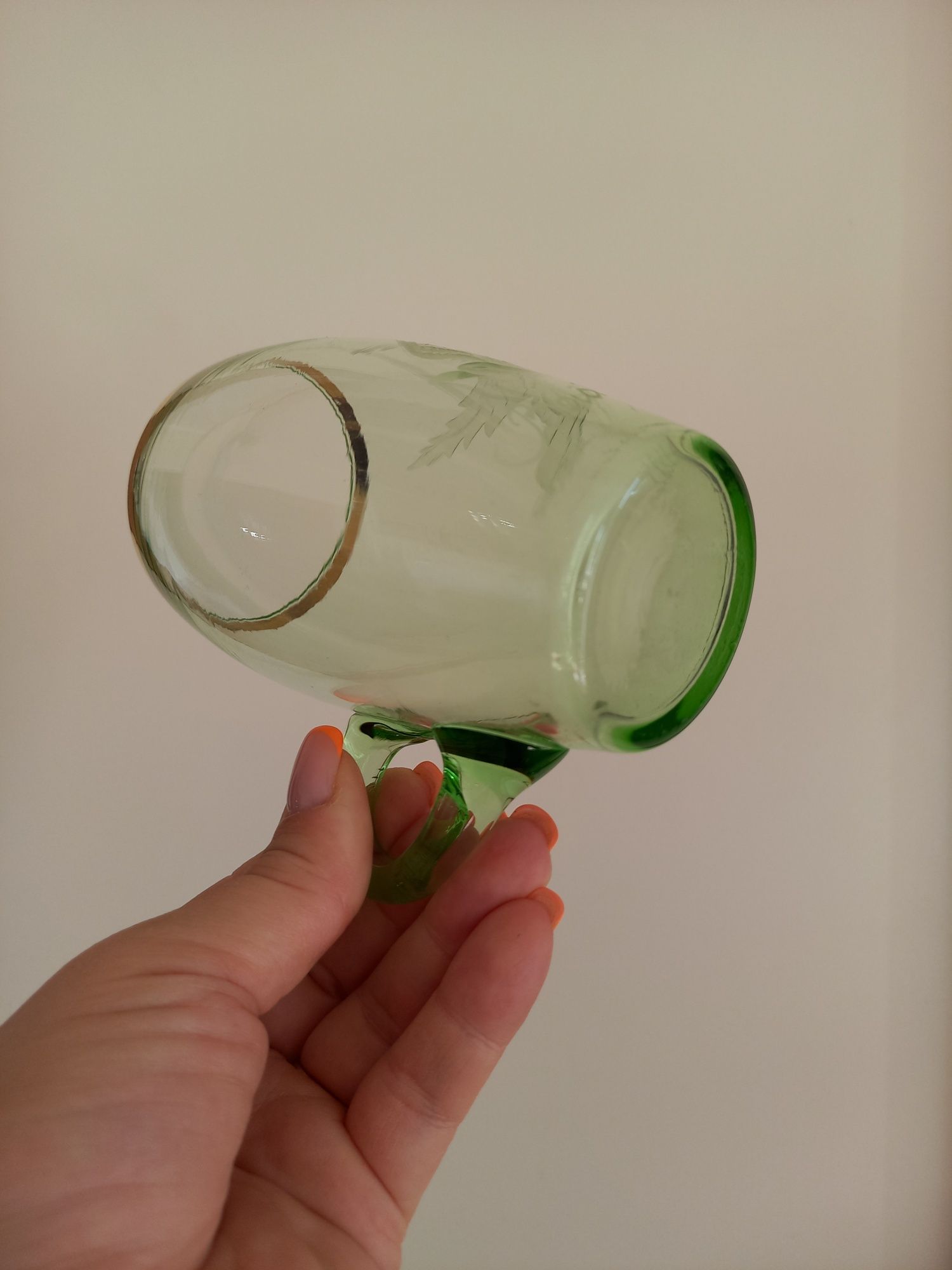 Zielone szkło stare vintage szklanka z uchem kubek jaskółka