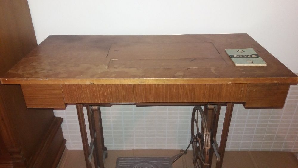Máquina de costura OLIVA de 1967