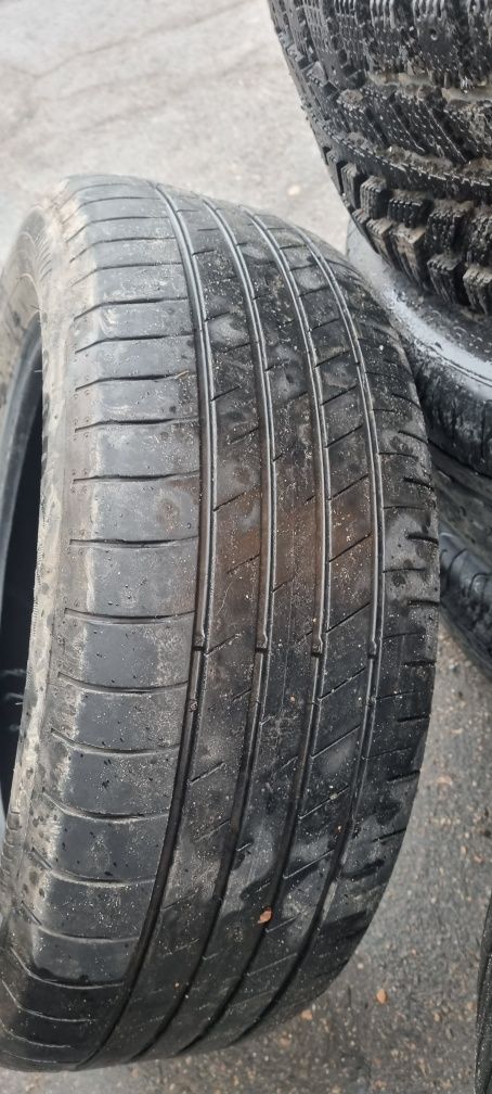 2 шини б/у літня 215 r16 Goodyear