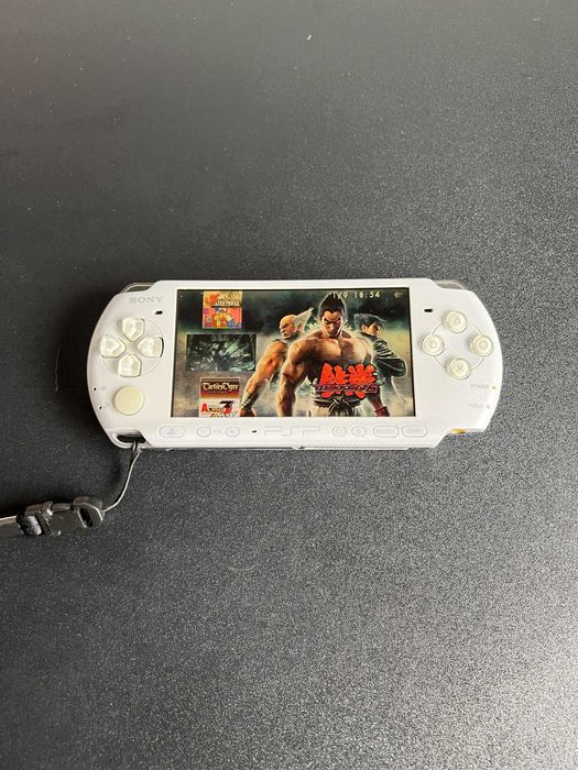Sony PlayStation Portable 3000 Branca com 100+ Jogos