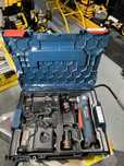 Аккумуляторний угловий шуруповерт Bosch GWB 12V-10 комплект