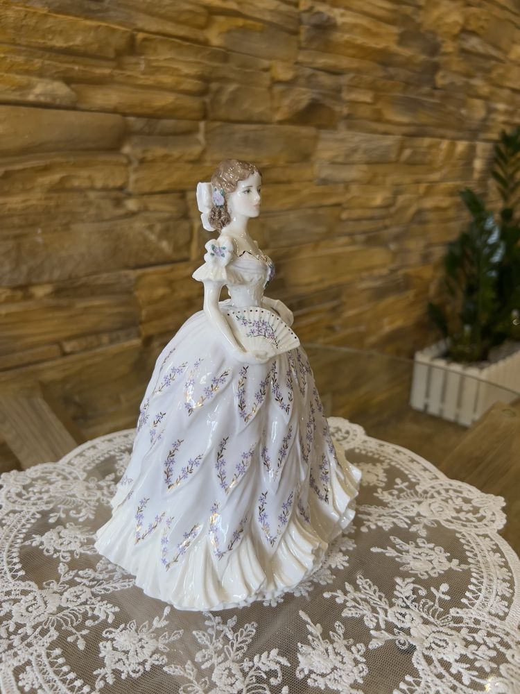 Порцелянова статуетка Дівчина  Royal Worcester The Last Waltz