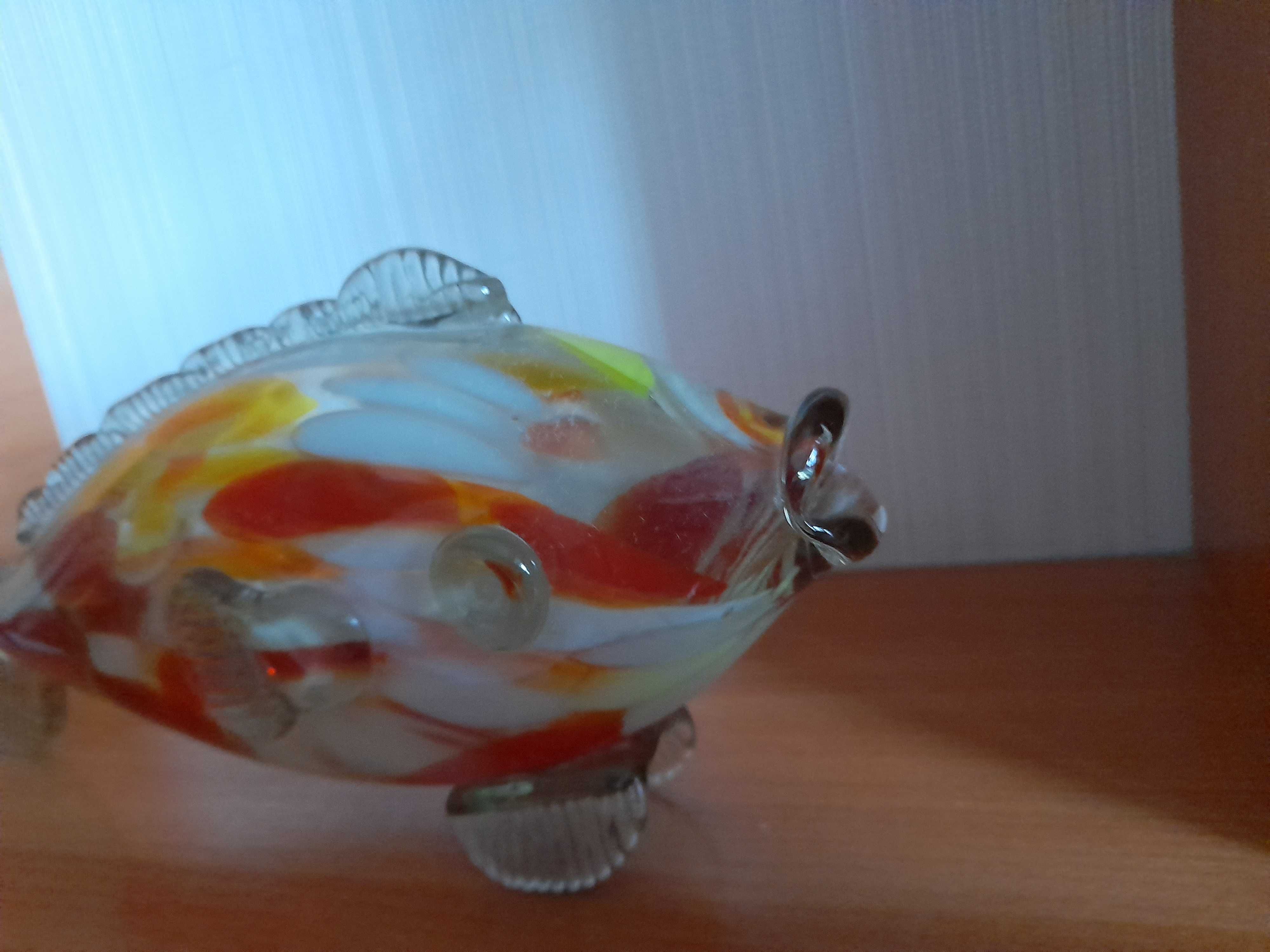 Рыба из цветного стекла