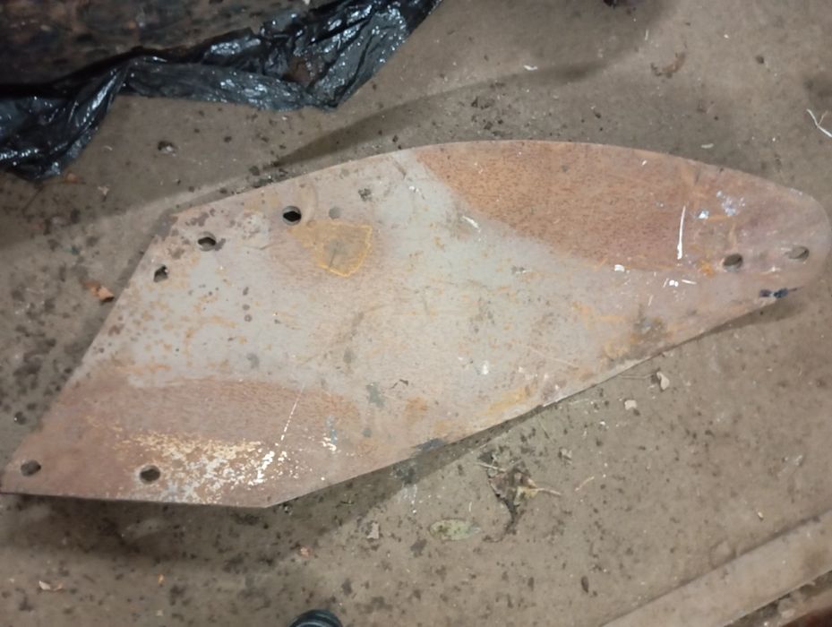 Продам ліву вінтову полицю плуга квернеленд ,отвал,лемкен