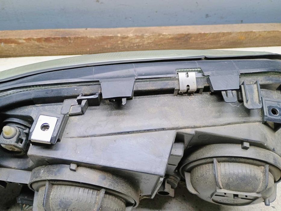 Lampa Lewy Przód Lewa Przednia Volvo V70 II