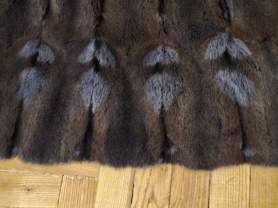 Шубка з білки натуральна, легка, як норка.