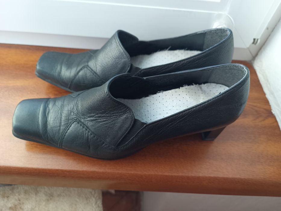 Półbuty czarne skórzane 38