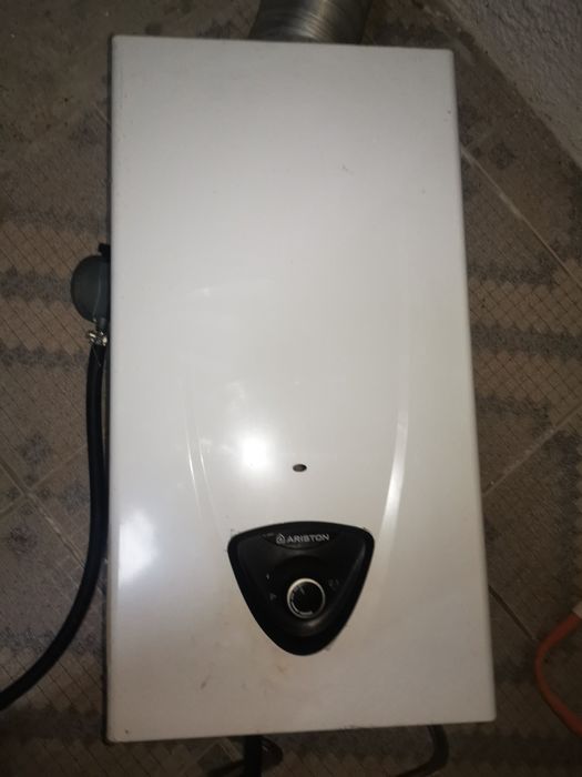 Esquentador Ariston Fast Evo 14B – Gás Butano – Acendimento a pilhas