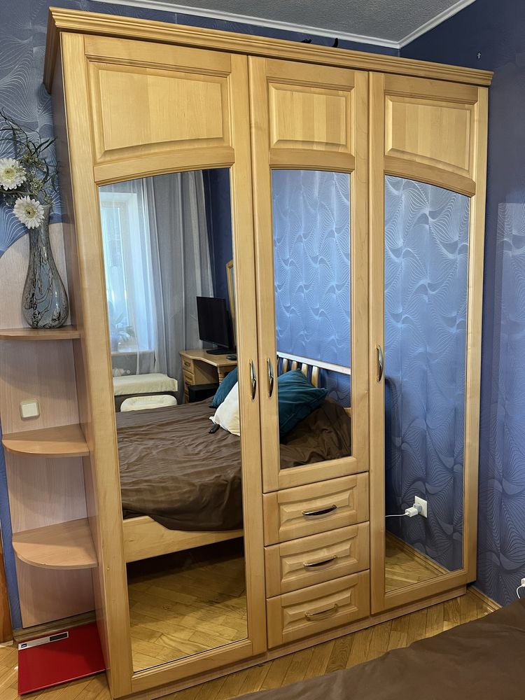 Розпашна Шафа в спальню
