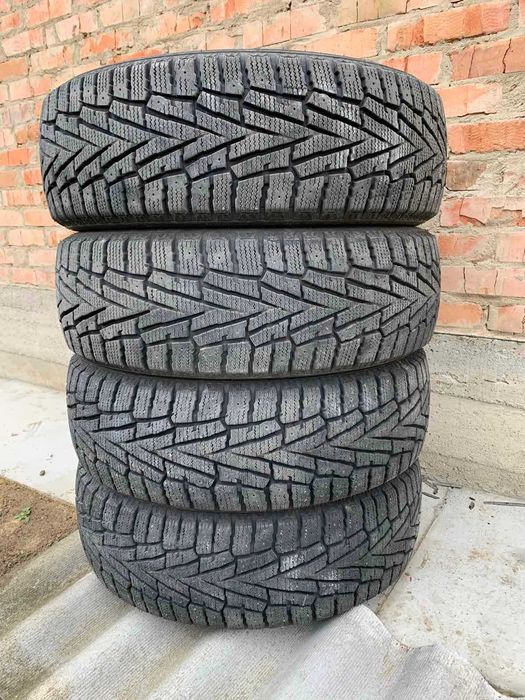 Зимові шини Roadstone
