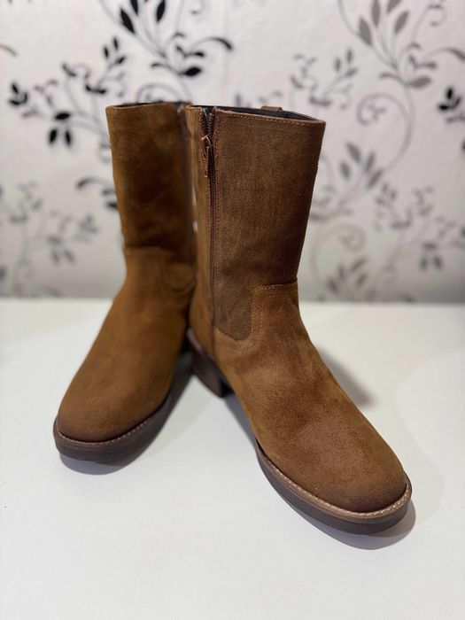 Жіночі замшеві чобітки ABOUT YOU 'Valeria' in Brown, 39р