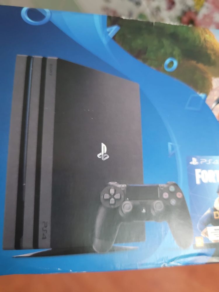 Sony PlayStation 4 Pro + Fortnite нова