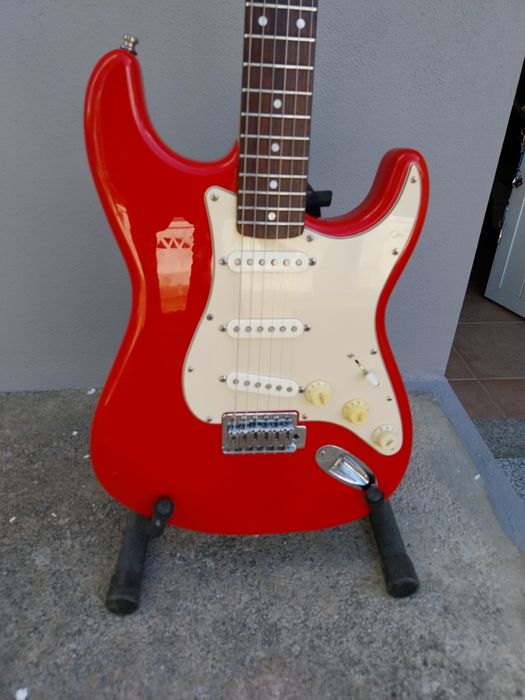 Guitarra Ibanez RGA42FM e Squier strato