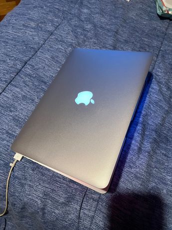 Macbook Pro modelo 2013, bem conservado