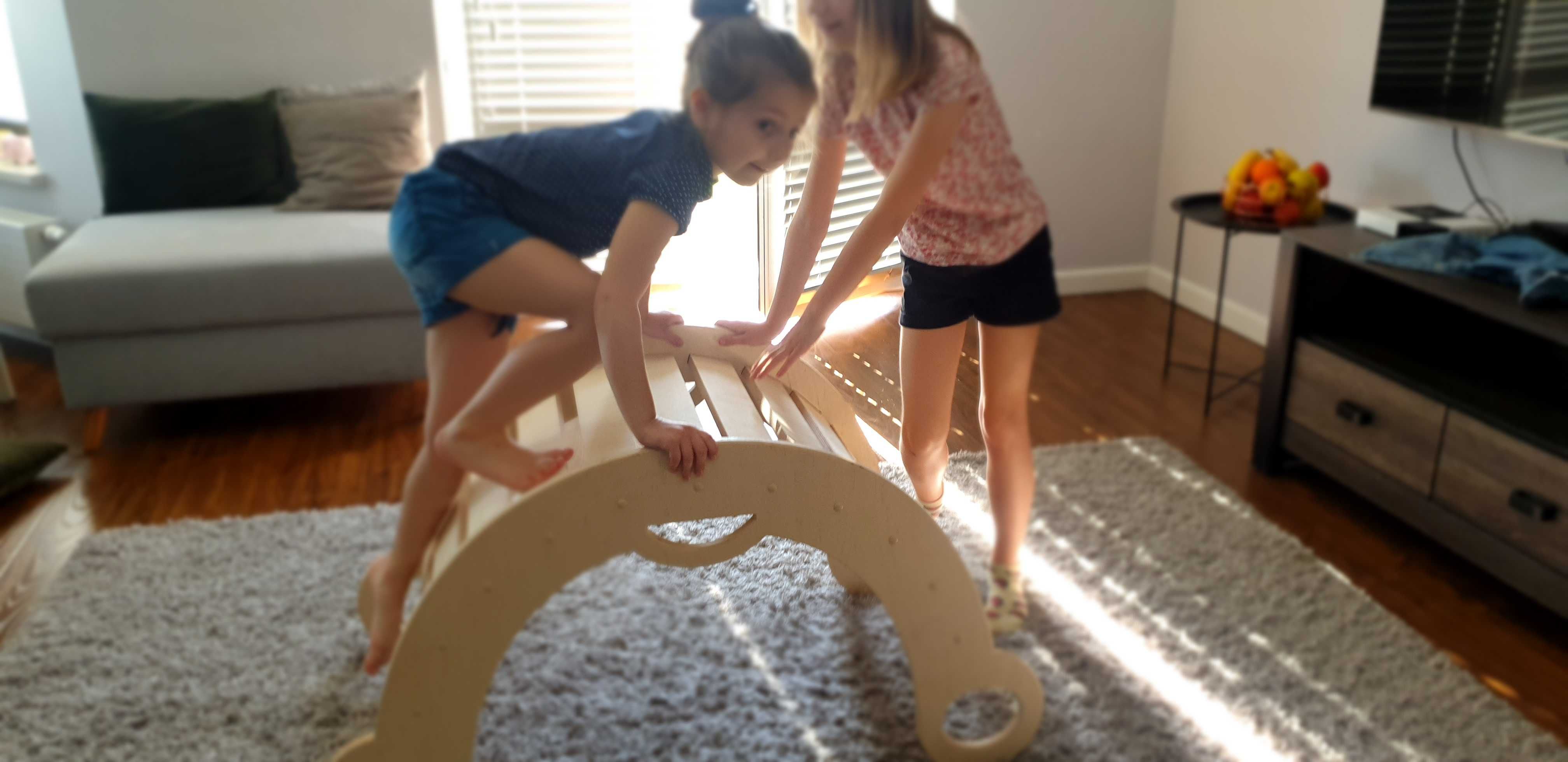 Zestaw bujak, stolik i krzesło. Montessori system