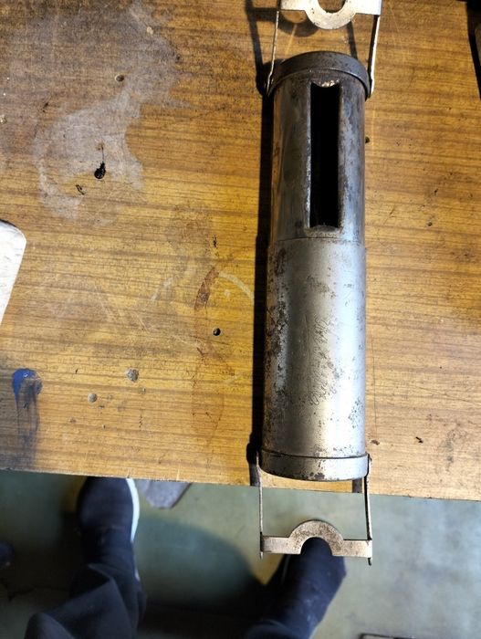 PKP stara popielniczka i lampa kolejowa.