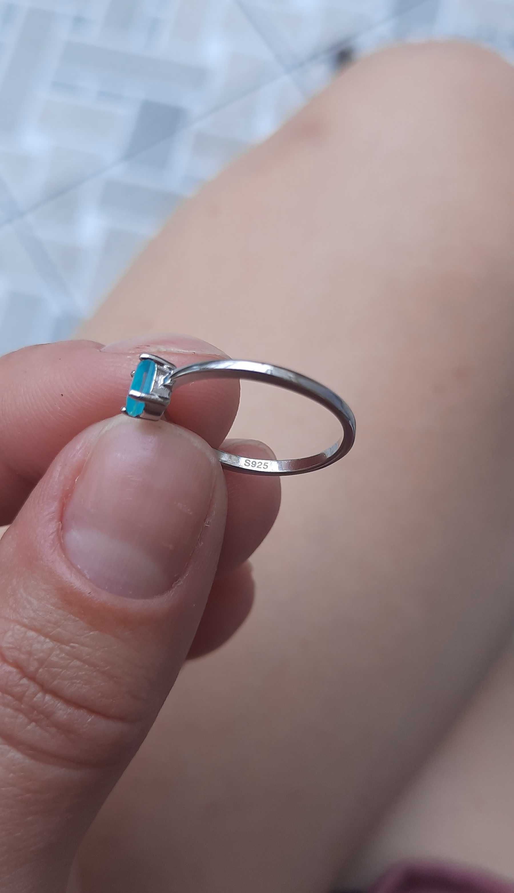 Piękny minimalistyczny srebrny pierścionek z turmalinem Paraiba 16 r.