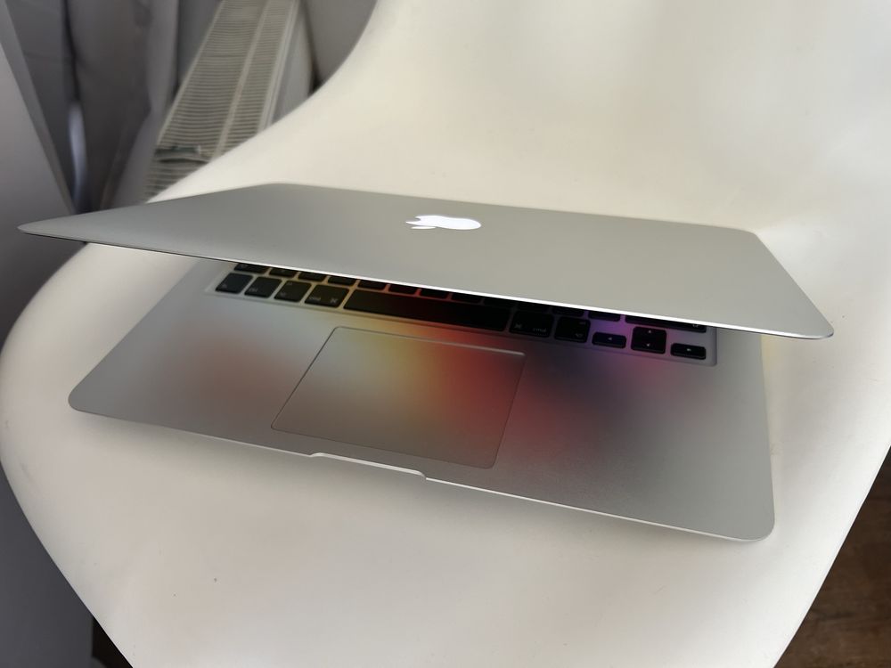 Apple Macbook Air 13 i5 8GB 256GB HD6000 w IDEALNYM STANIE!