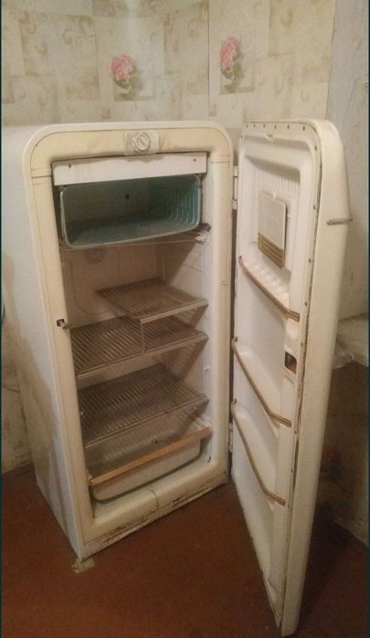 Продам холодильник, срачно