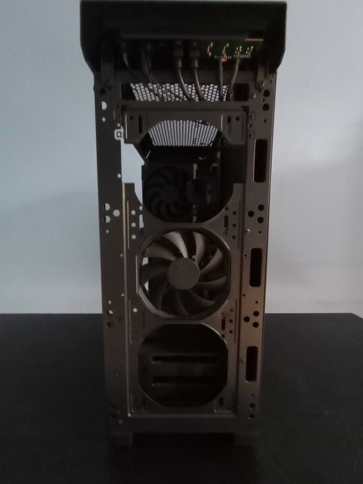 Komputer gamingowy - AMD RX 6600-Intel Core i3-10100F