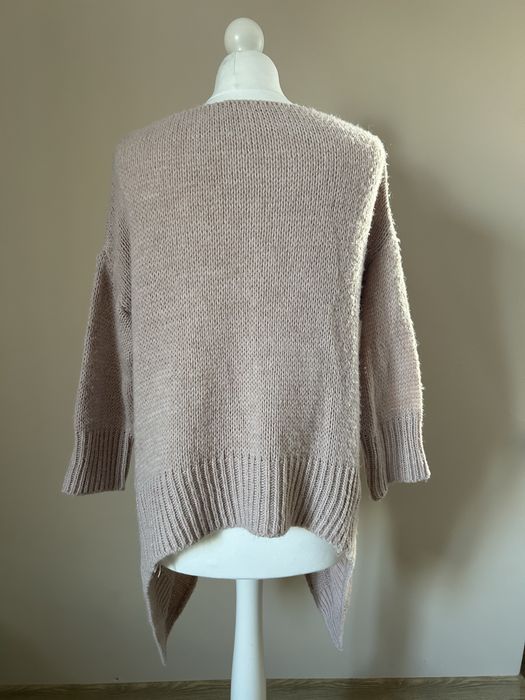 Sweter w kolorze bladoróżowym