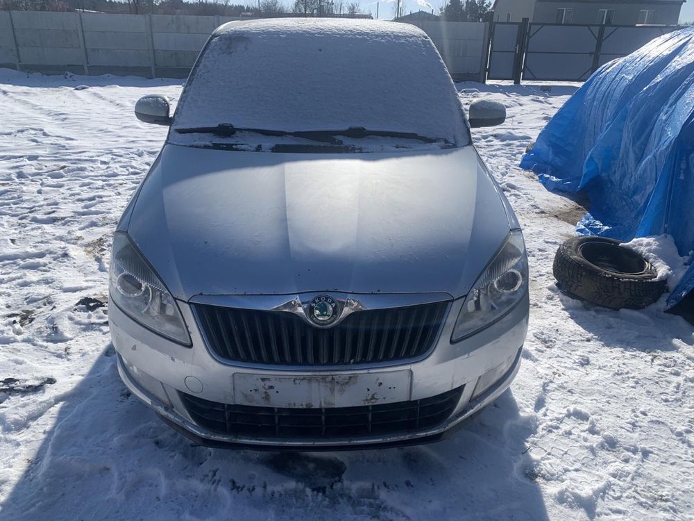 Бампер передній взборі Skoda Fabia mk-2 рест la7w хетч 1.6 cay kfk 13р