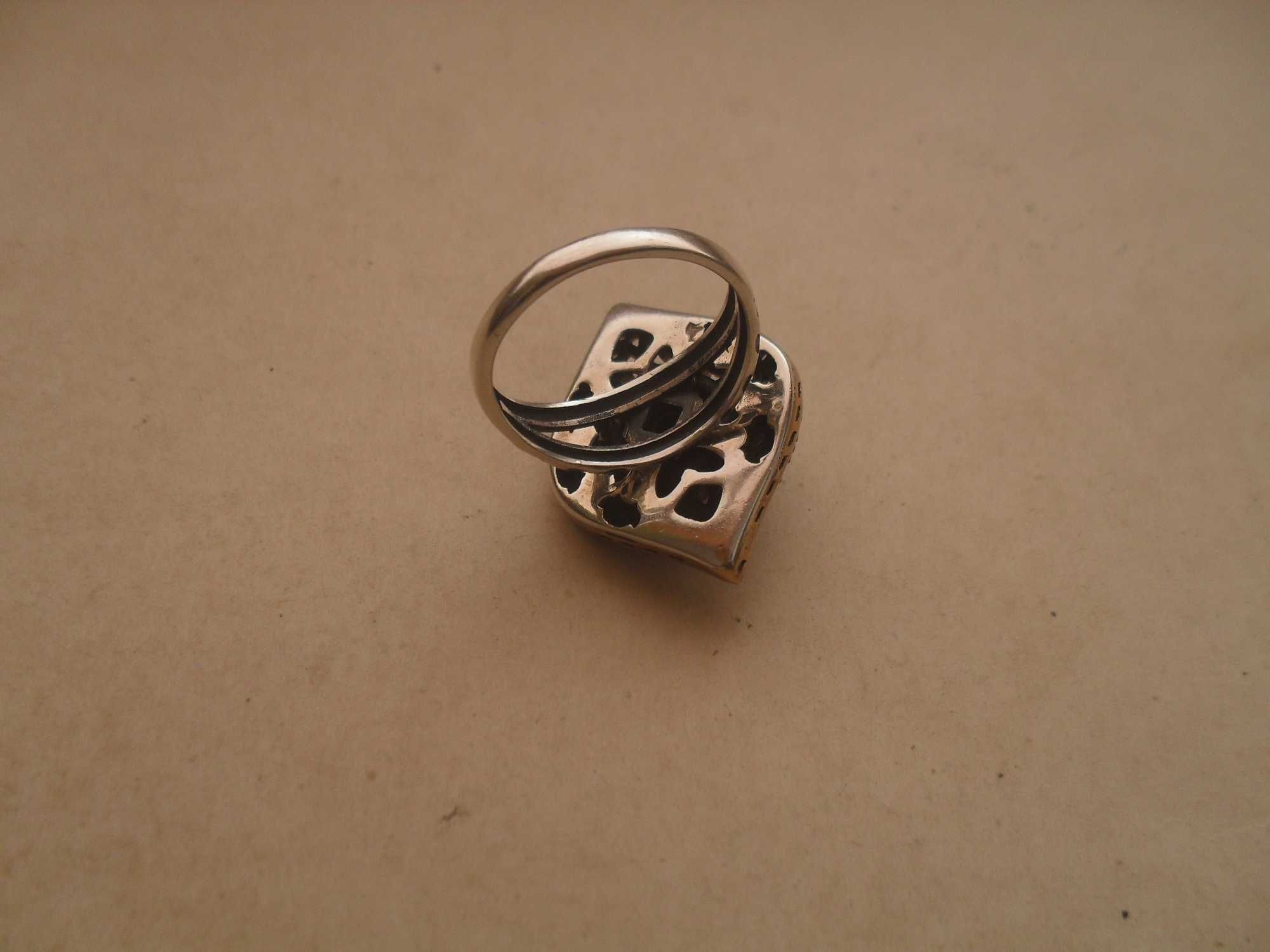 Srebrny pierścionek - koronkowy wzór - cena ost