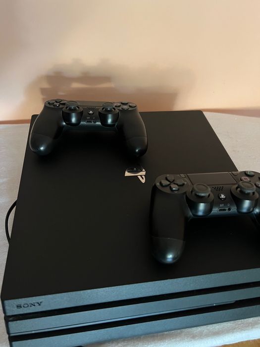 Продам Playstation 4pro 1tb (2Джостika-6 ігр