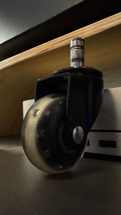 fotel Markus IKEA skóra + kauczukowe kółka