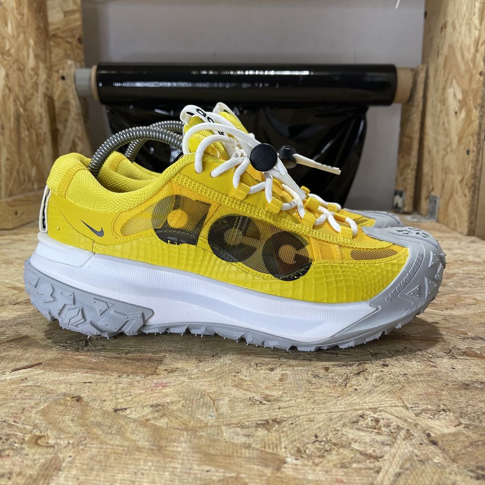 Чоловічі кросівки Nike ACG Mountain Fly 2 Yellow White