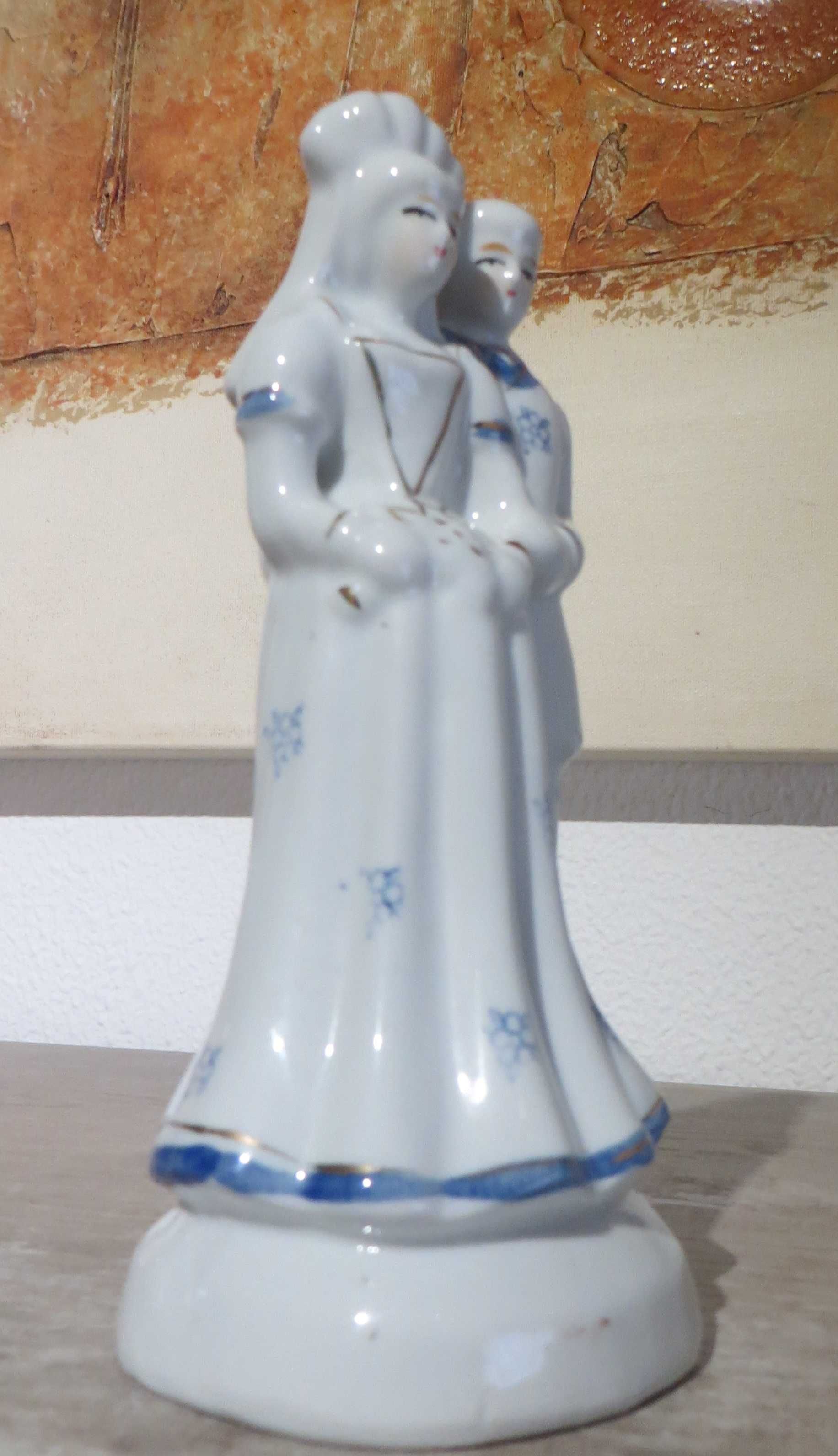 Estatueta  Antiga Cerâmica Casal, Branco e azul - Altura: 19 cm