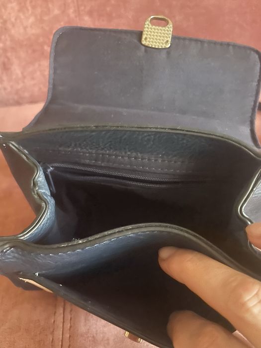 Сумочка  жіноча на плече…..