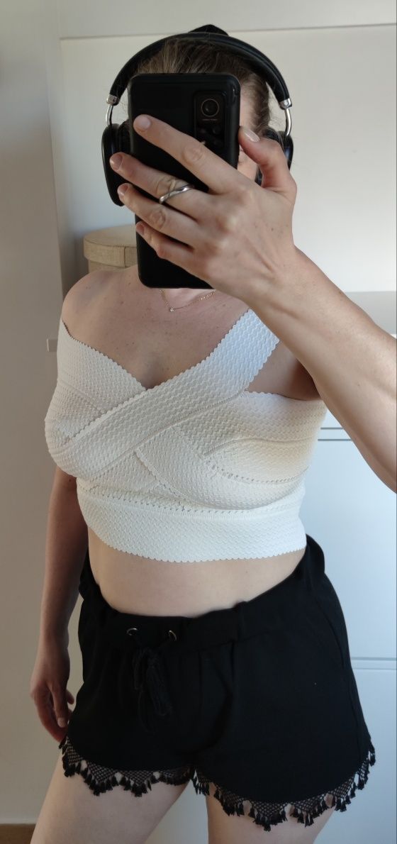 Crop top bluzka L/40/12 New Look biała elastyczna na lato imprezę