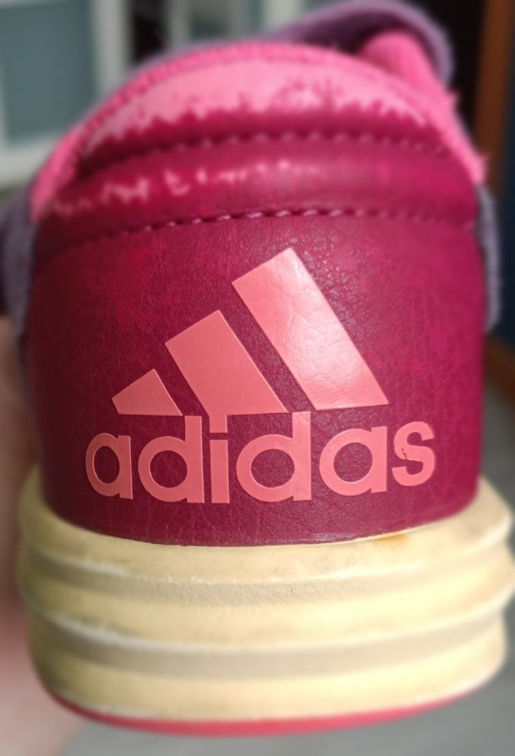 Buty dziewczęce firmy Adidas