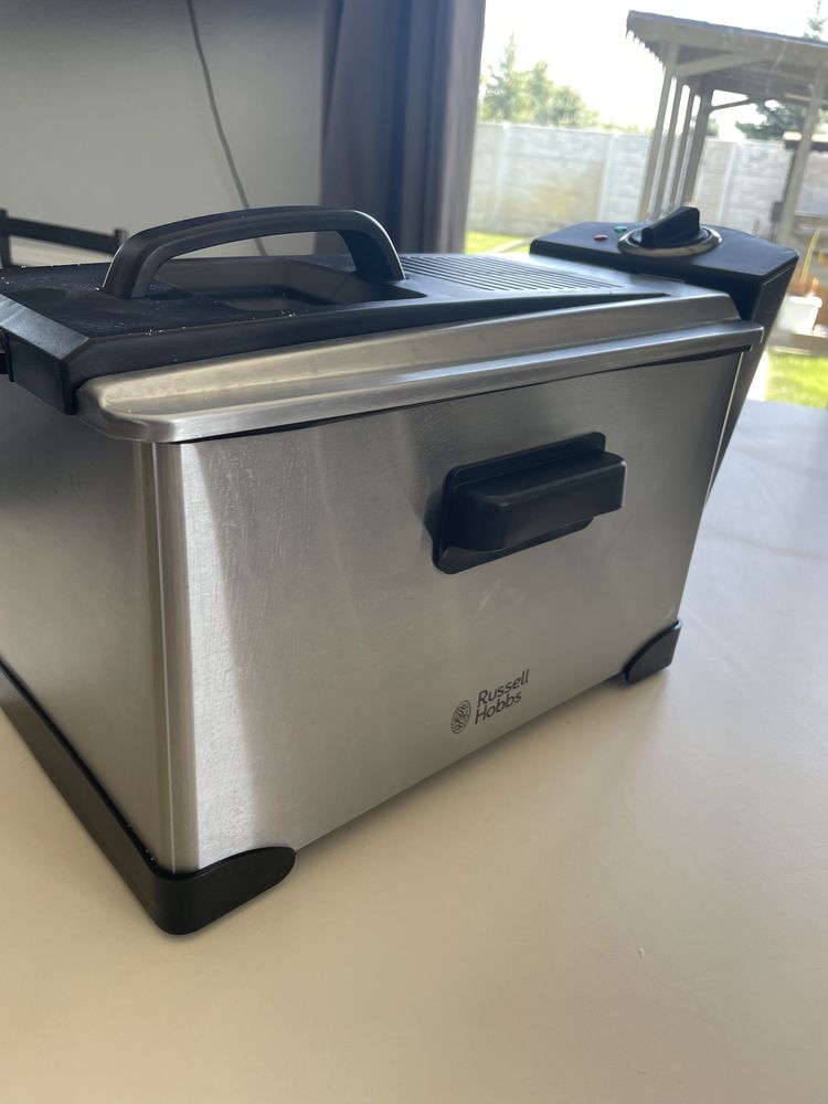 Фритюрниця Russell Hobbs полупрофесійна