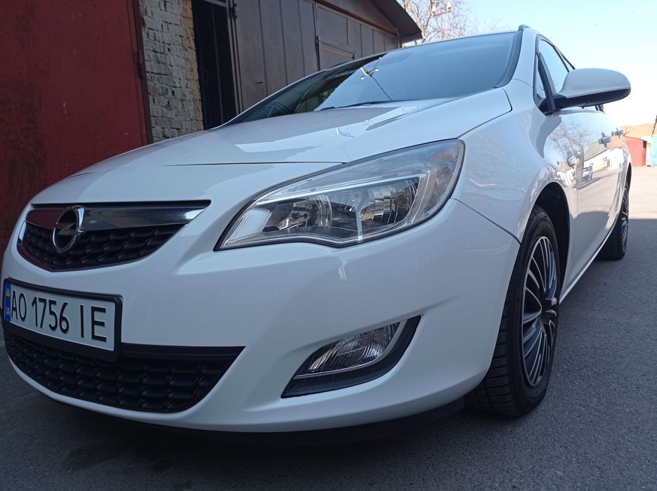 Opel Astra j 2011р. 1.7 Diesel