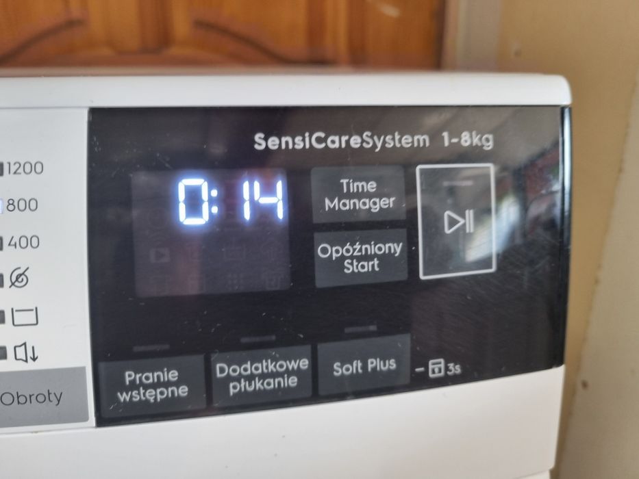 Pralka 3,5 letnia electrolux na 8kg 1200obrotow wirowania.